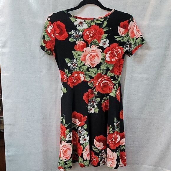 Cute Summer Floral Dress  - Picture 3 of 8